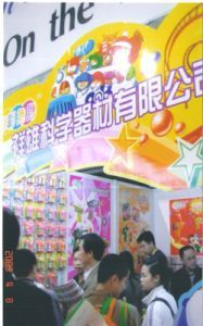 塑膠玩具 技術(shù)開(kāi)發(fā)與市場(chǎng)銷(xiāo)售的雙輪驅(qū)動(dòng)